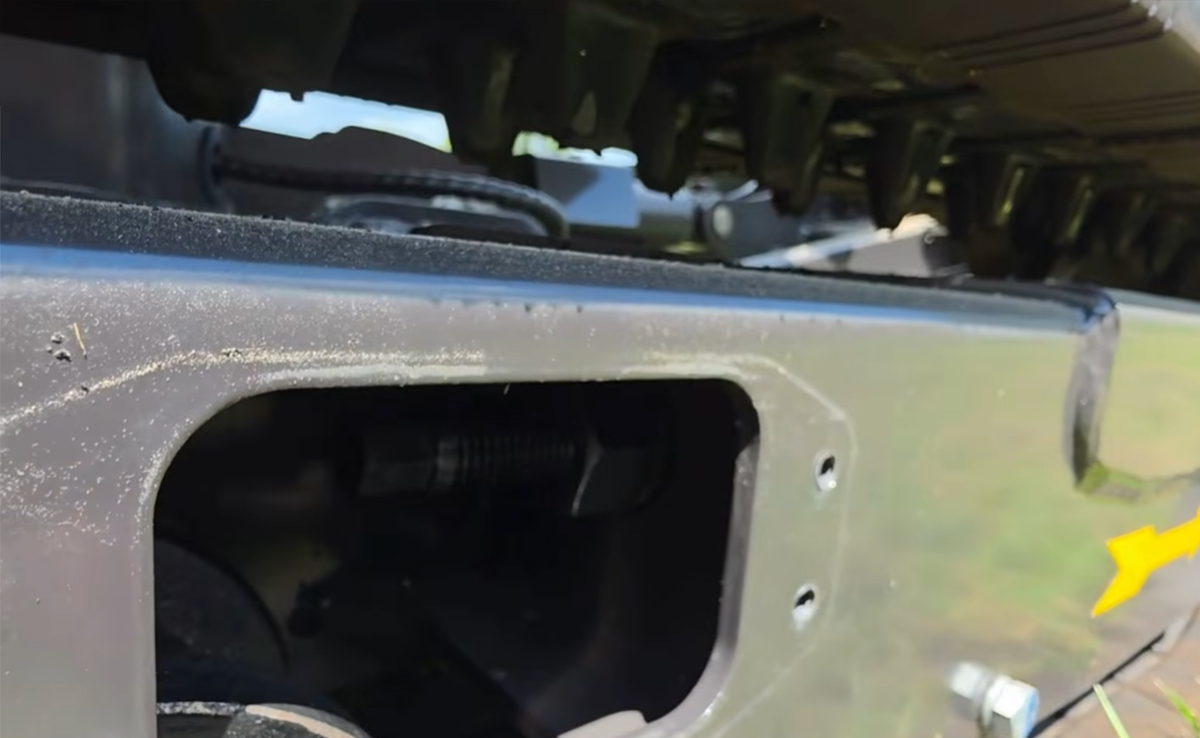 1788242315267627.jpg How to Check and Adjust Mini Dumper Track Tension.jpg