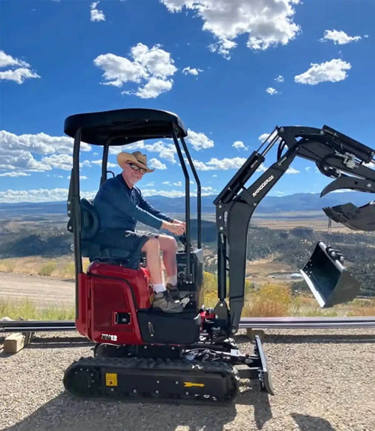 1783480818844352.jpg Rhinoceros XN13 1.3-ton mini excavator on jobsite